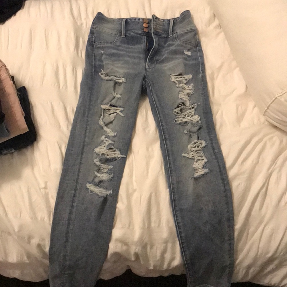 Adorable Ripped American Eagle Jeans